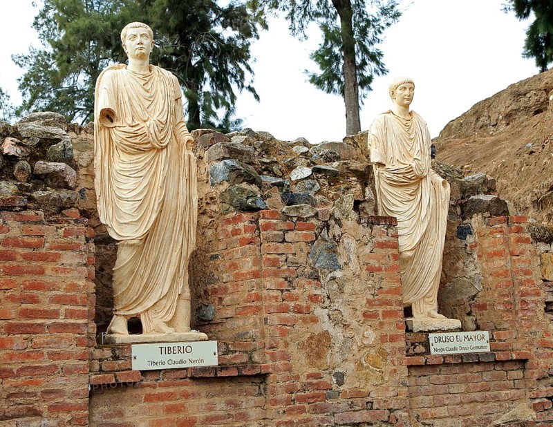 Statues of Emperor Tiberius and Nero Claudius Drusus, Aula Sacra, Merida, Extremadura, Spain, Europe