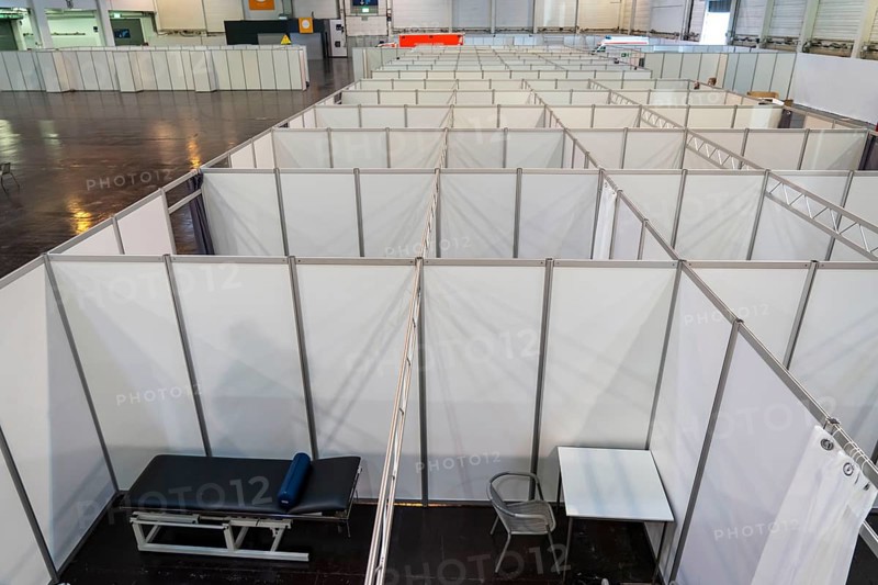 Construction of a vaccination centre for corona vaccinations, in a hall at Messe Essen, by the city, the fire brigade and various aid organisations, construction of 12 vaccination lines for daily vaccination of up to 2, 400 people, operated by the North Rhine-Westphalia Association of Statutory Health Insurance Physicians, vaccination booths for the 12 vaccination lines