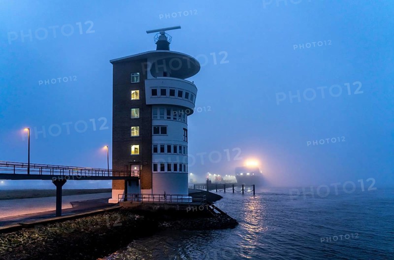 Thick fog in winter, hanging over the mouth of the Elbe into the North Sea, radar tower of the Cuxhaven Waterways and Shipping Office (WSA), radar monitoring of the shipping lanes, shipping traffic in the Elbe estuary, at the Alte Liebe viewpoint, in Cuxhaven, Lower Saxony, Germany, Europe