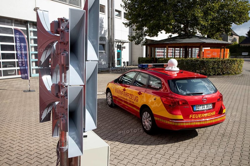 Warning vehicle of the city of Bochum, used in hazardous situations to warn the population of dangers, with loudspeaker and siren signals, siren for civil defence