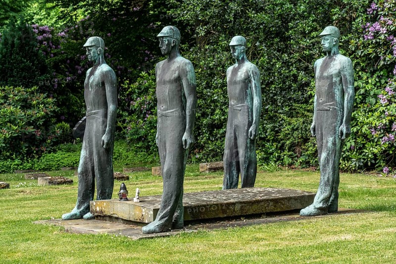 Rotthauser cemetery in Gelsenkirchen, memorial and burial ground of the victims of the mining accident of 20 May 1950 in the Dahlbusch colliery, with 78 dead miners, Gelsenkirchen, North Rhine-Westphalia, Germany, Europe
