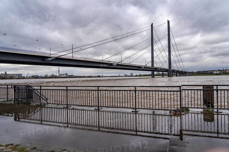 Flooded Rhine promenade, Rhine knee bridge, flooding of the Rhine near Düsseldorf, North Rhine-Westphalia, Germany, Europe