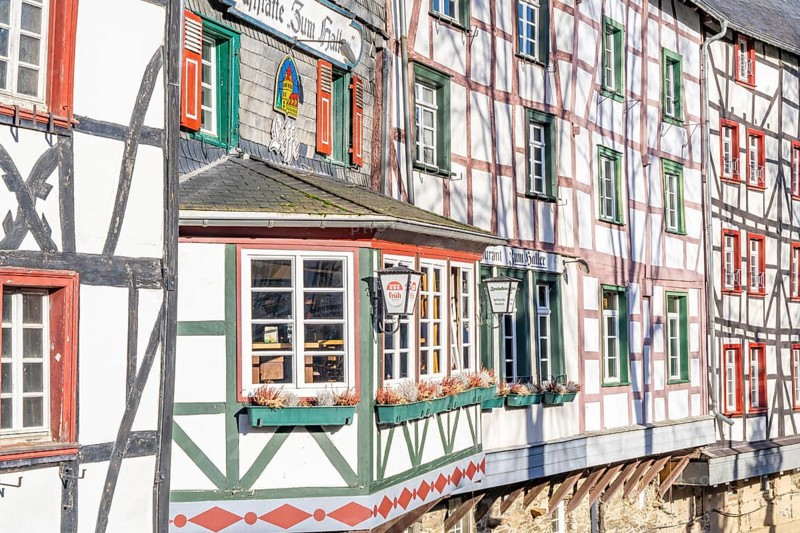 Monschau, Old Town, Eifel, North Rhine-Westphalia, Germany, half-timbered houses along the Rur, on Eschenbachstraße, Europe