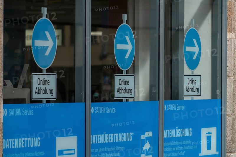 Bochum city centre, during the third Corona crisis lockdowns, Kortumstraße, shop window of the Saturn electronics department stores', collection of online orders, Bochum, North Rhine-Westphalia, Germany, Europe