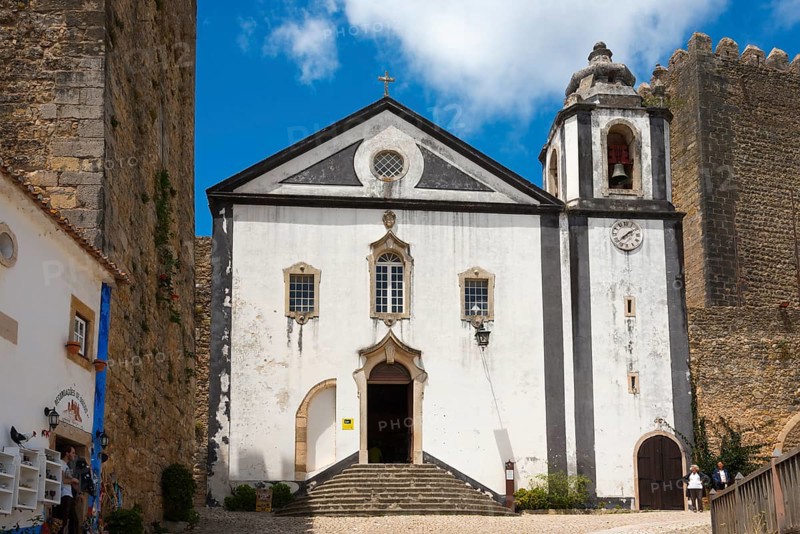 Small chapel with stone steps and historical details, church Igreja de São Tiago, library, Muralha de Óbidos, city wall, Óbidos, Obidos, Oeste, Centro, Estremadura, Portugal, Europe