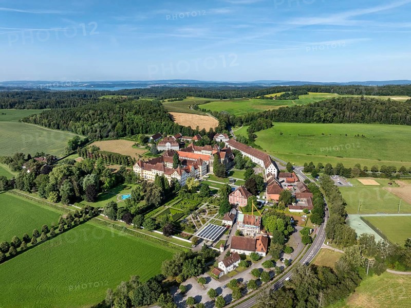 Salem Castle school and boarding school, former imperial abbey, museum, concert grounds, former monastery of the Cistercian order, Lake Constance on the horizon, aerial view, Lake Constance district, Linzgau, Baden-Württemberg, Germany, Europe