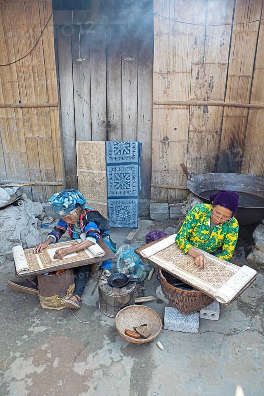 Vietnamese woman from the Hmong minority draw patterns on linen fabric, Lung Tam linen weaving mill, Ha Giang province, Vietnam, Asia