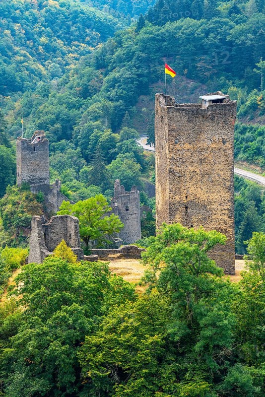 Manderscheid castles, Oberburg and Niederburg, Manderscheid, Eifel, Rhineland-Palatinate. Germany