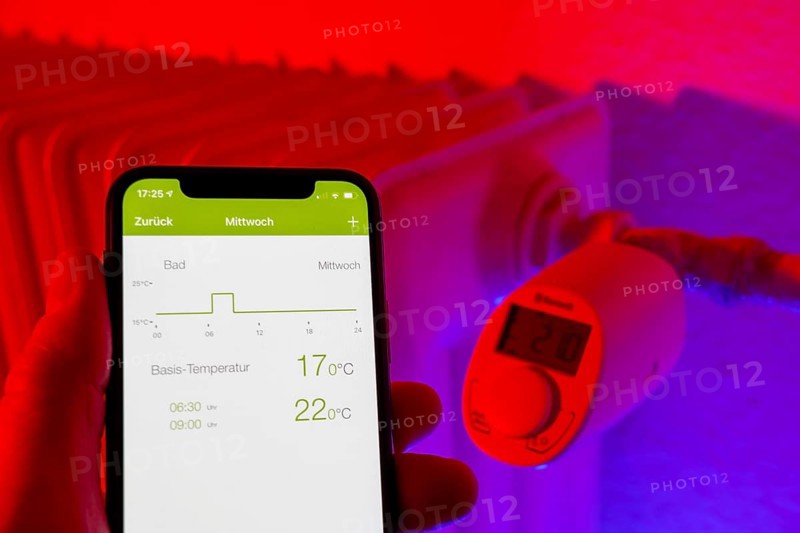 Smart Home application, control of heating, room temperature via Bluetooth, mobile phone, smartphone