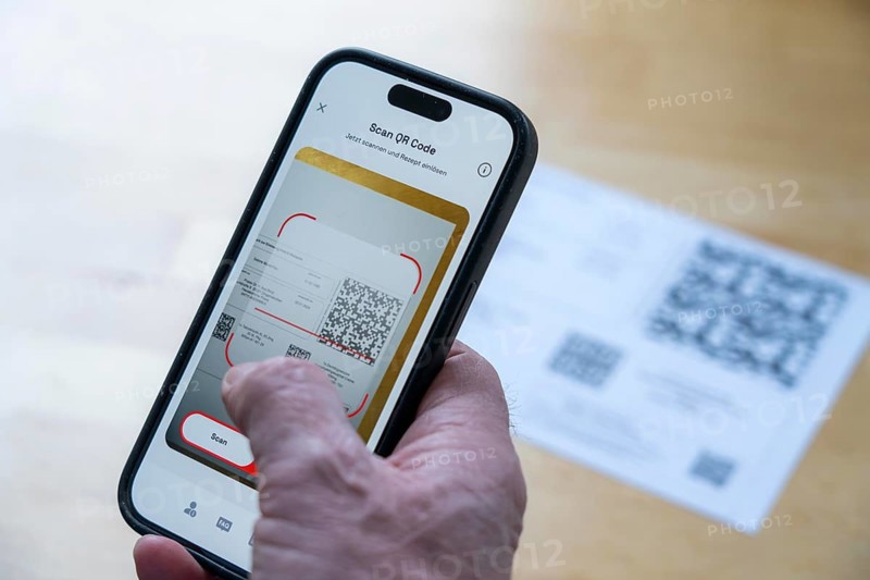 Symbolic image of an e-prescription, prescription issued by a doctor, with QR code, is scanned using a mobile phone and a special app, the code is then shown in the pharmacy and the prescription, which is stored on an IT server, can be retrieved there in conjunction with the health card