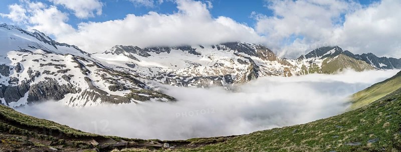 Mountain panorama with high fog in the valley, summit Hochfeiler, Hoher Weißzint and Hochsteller with clouds, glacier Schlegeiskees, Berliner Höhenweg, Zillertal Alps, Tyrol, Austria, Europe