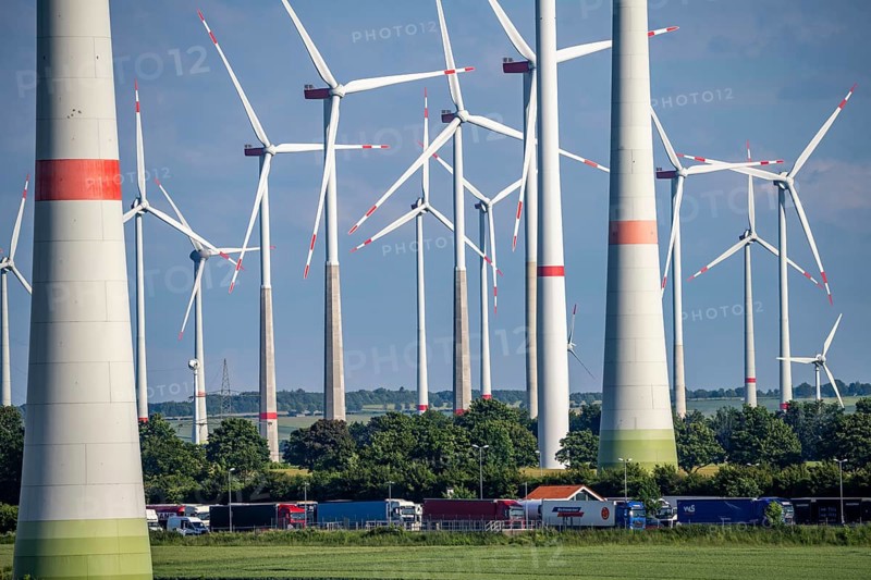 Wind farm north-east of Bad Wünnenberg, East Westphalia Lippe, Paderborn district, the A44 motorway runs right through it, lorry at the Sintfeld service area, North Rhine-Westphalia, Germany, Europe