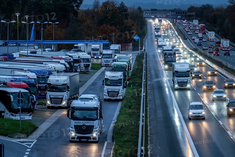 Rest area Ohligser Heide West, on the A3 motorway, direction Cologne, near Solingen, full truck parking spaces, North Rhine-Westphalia, Germany, Europe