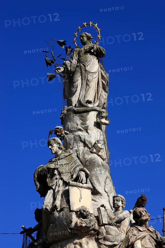 Old town, at Piata Libertatii, Freedom Square, baroque Marian column with St John of Nepomuk, Timisoara, Timisoara, Banat, Romania, Europe