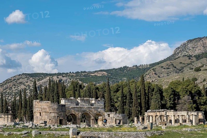 Ancient city of Hierapolis, Pamukkale, Denizli, UNESCO World Heritage Site, Anatolia, Turkey, Asia Minor, Asia