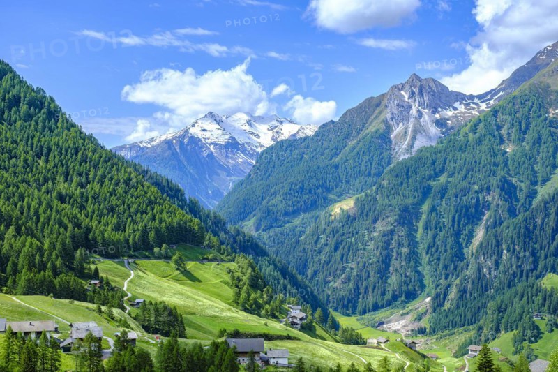 Picturesque mountain landscape and view over the Passeier Valley above Rabenstein, moss in Passeier, South Tyrol, Italy, Europe