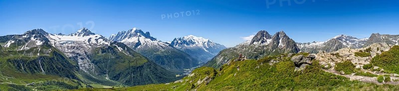 Mountain panorama with glaciated peaks, Aiguille du Midi and Mont Blanc, Aiguille de Mesure and Aiguille de Chamois, hike to Aiguillette des Posettes, Chamonix, Haute-Savoie, France, Europe
