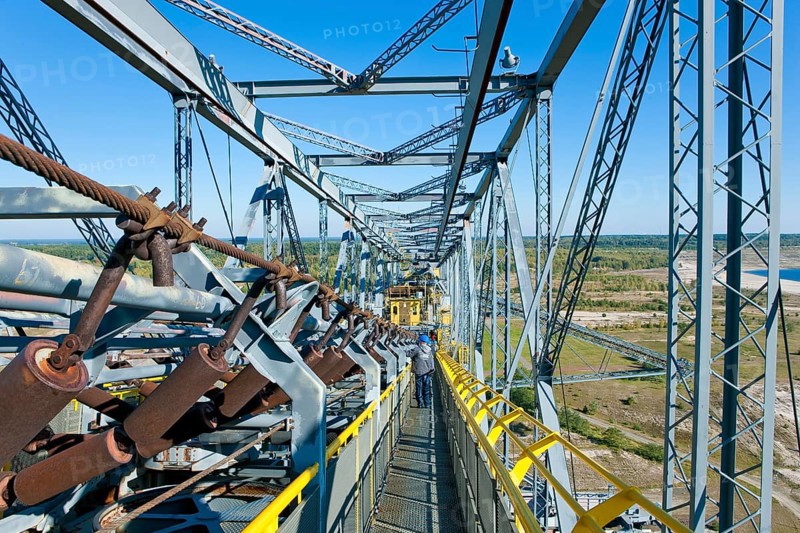 The F60 overburden conveyor bridge visitor mine is located on Bergheider See near the village of Lichterfeld in the district of Elbe-Elster in southern Brandenburg. The F60 overburden conveyor bridge on display here was used from 1991 to 1992 in the Klettwitz-Nord open-cast lignite mine near Klettwitz
