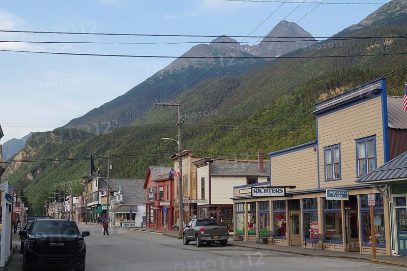 Historic house facades from the gold rush era, mountains, Inside Passage, Skagway, Alaska, USA, North America
