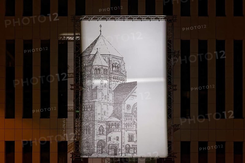 Large photo of the old synagogue at its former location in Kasernenstraße, light installation by artist Mischa Kuball to commemorate the Reichspogromnacht 1938, Düsseldorf, North Rhine-Westphalia, Germany, Europe