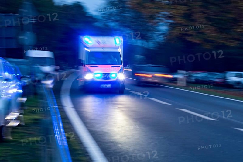 Emergency doctor with blue lights on duty on a country road, ambulance, rescue service, German Red Cross, Ortenberg, Wetterau, Hesse, Germany, Europe
