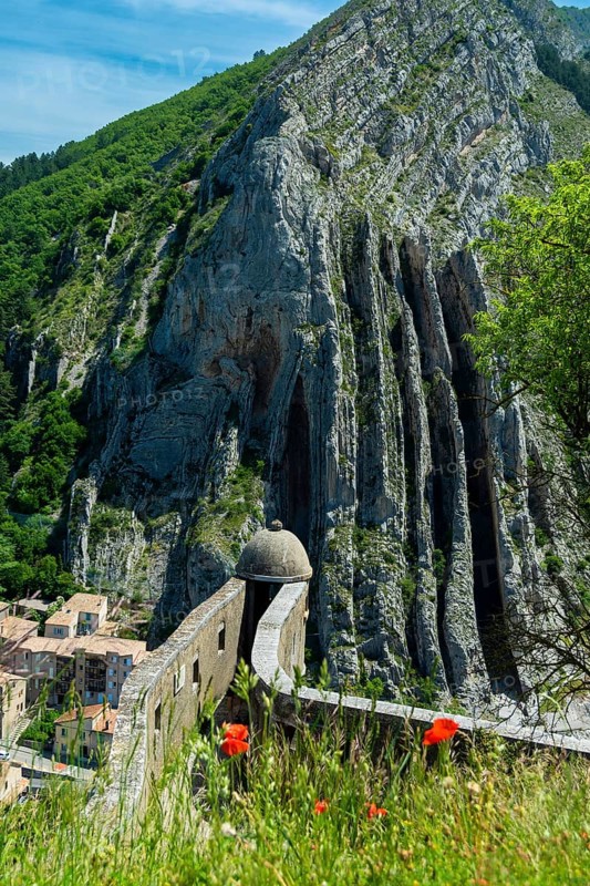 Sisteron.The devil's gatehouse of the Citadel opposite the Baume rock, Alpes-de-Haute-Provence. Provence-Alpes-Côte d'Azur. France