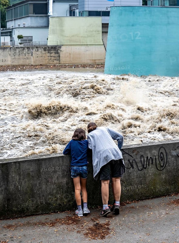 Weir of the Lake Baldeney in Essen, the masses of water roar through the open weirs, spectators, onlookers, high water on the Ruhr, after long heavy rains the river came out of its bed and flooded the landscape and villages, the highest water level ever measured, North Rhine-Westphalia, Germany, Europe