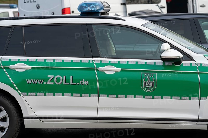Joint inspection by customs and police, on the A3 motorway towards Cologne, at the Stindertal service area, focus on smuggling, theft, drug and smuggling crime, customs violations and illegal tuning, North Rhine-Westphalia, Germany, Europe