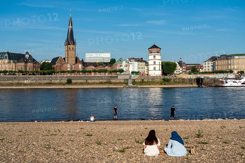 Rhine near Düsseldorf, extremely low water, Rhine level at 81 cm, tendency falling, after a long drought the left bank of the Rhine falls dry, near Düsseldorf Oberkassel, people chilling on the banks of the Rhine, Germany, Europe