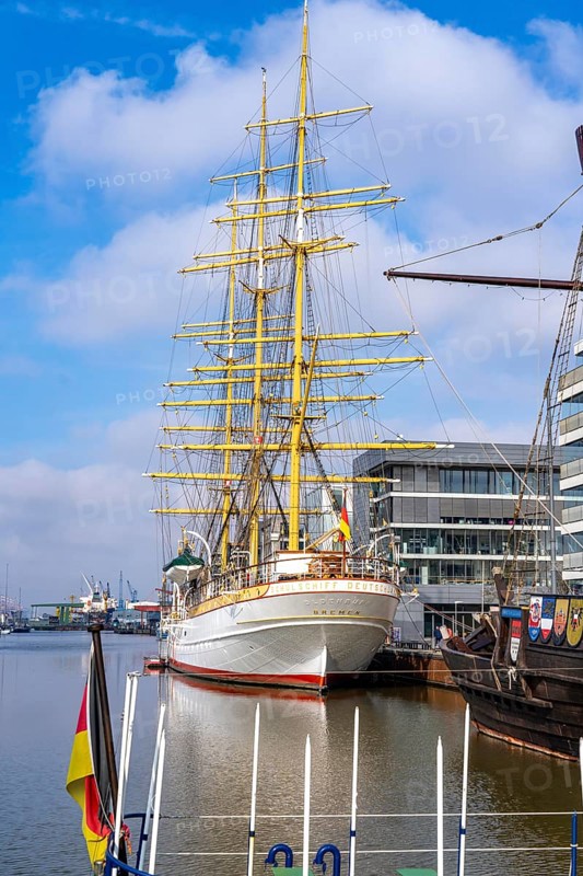 New harbour, harbour basin, harbour district, residential buildings, office buildings, marina and museum ships, training ship Germany, part of the Harbour Worlds, in Bremerhaven, Bremen, Germany, Europe