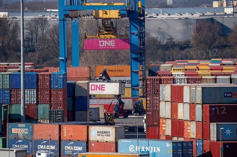 Container Handling Centre, Gateway West Terminal, Logport 2, in Duisburg on the Rhine, North Rhine-Westphalia, Germany, Europe