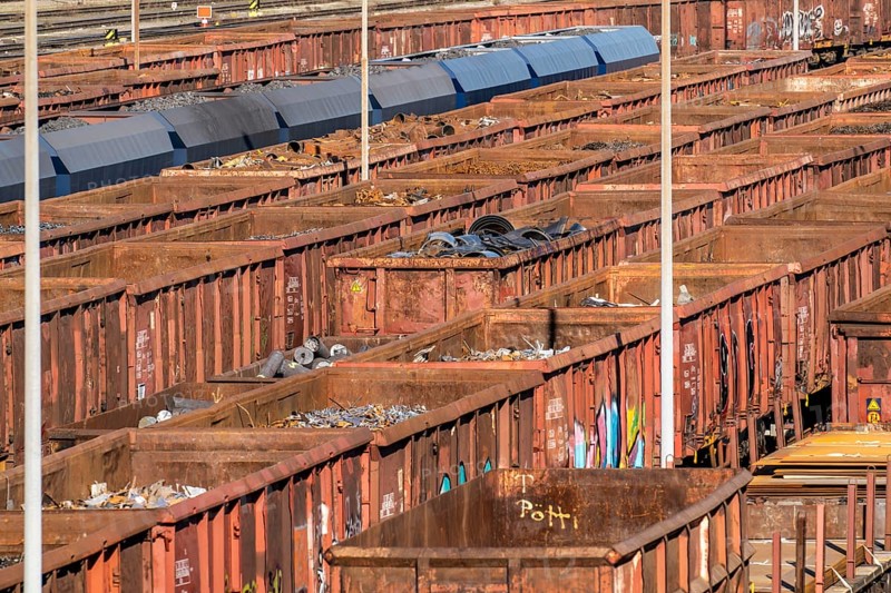 Metal scrap delivery, by rail, to HKM, Hüttenwerke Krupp-Mannesmann in Duisburg-Hüttenheim, they are melted down again and processed into steel products, Duisburg, North Rhine-Westphalia, Germany, Europe