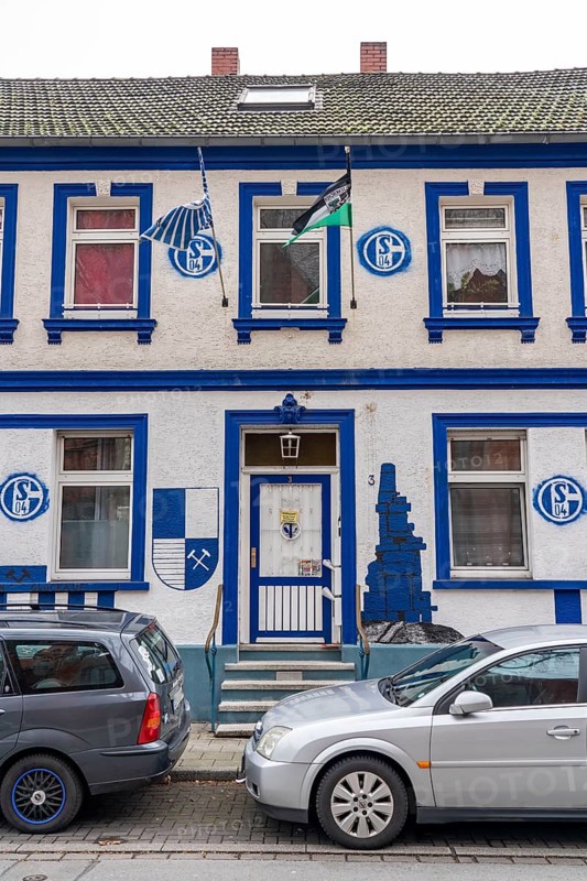 Residential building in Gelsenkrichen-Ückendorf, painted in Schlake 04 look, on the corner of Ückendorfer Straße and Virchowstraße, in Gelsenkirchen, North Rhine-Westphalia, Germany, Europe