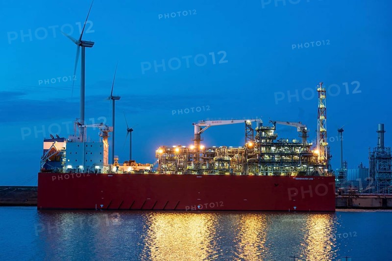 EemsEnergyTerminal, floating LNG terminal in the seaport of Eemshaven, tankers bring liquefied natural gas to the two production ships, Eemshaven LNG and Golar Igloo, which thaw the liquefied gas and feed it into the normal natural gas grid, in operation since September 2022, Netherlands