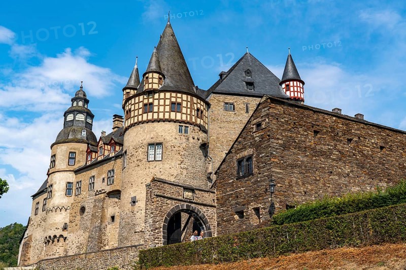 Bürresheim Castle, castle north-west of Mayen on a rocky spur in the Nettetal valley, Rhineland-Palatinate, Germany, Europe
