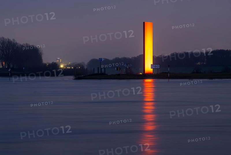 Sculpture Rhine orange, at the mouth of the Ruhr into the Rhine, orange-coloured symbolic steel slab, at Rhine kilometre 780, Duisburg, North Rhine-Westphalia, Germany, Europe