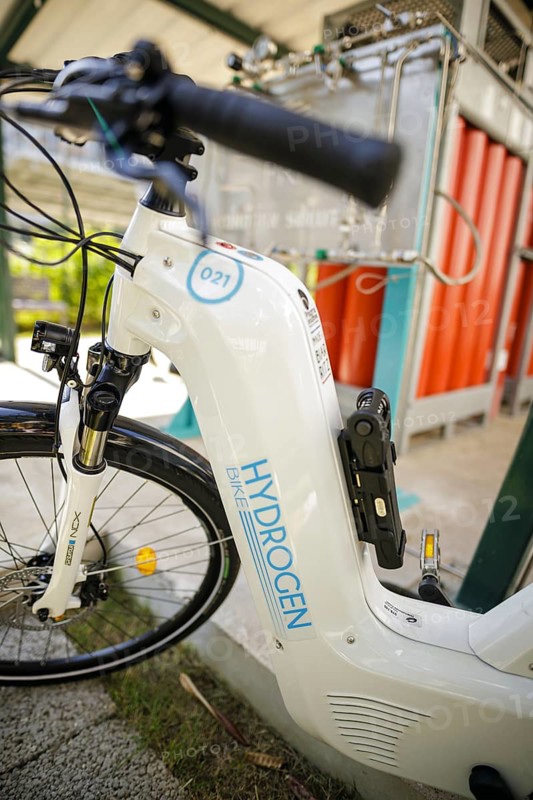 Pilot project for the production and application of green hydrogen (gH2) in the field of micromobility (cargo bikes) to save CO2. University of Rio de Janeiro. A bicycle is refuelled with hydrogen. Rio de Janeiro, 22.07.2024. Photographed on behalf of the Federal Ministry for Economic Cooperation and Development