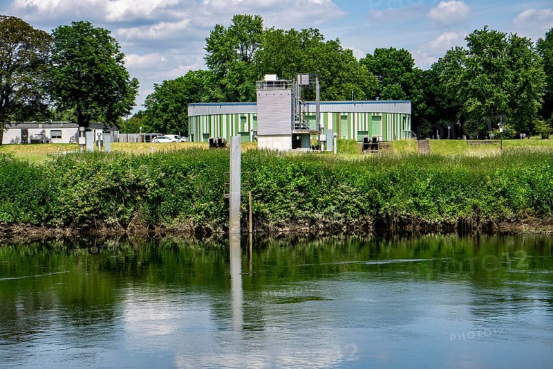 The Ruhr near Essen-Horst, Gelsenwasser AG water extraction plant, North Rhine-Westphalia, Germany, Europe
