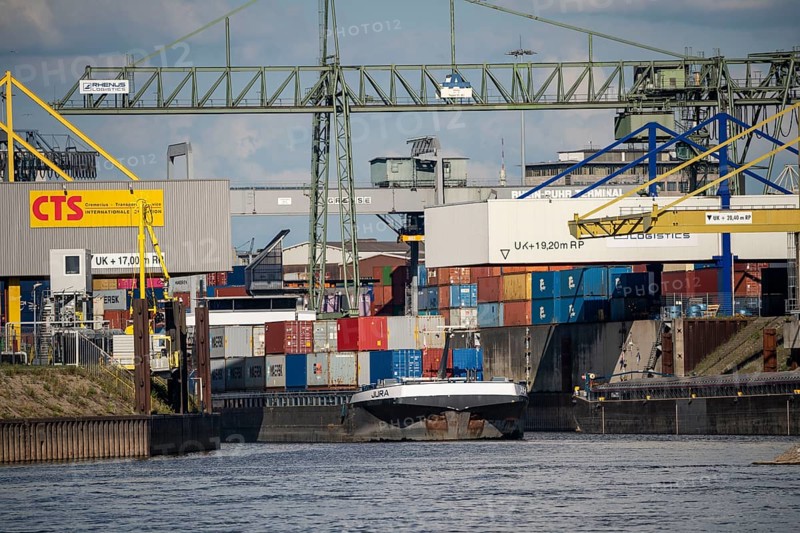 Duisburg ports, outer harbour, parallel port, container handling, on the Rhine, container freighters, Duisburg, North Rhine-Westphalia, Germany, Europe