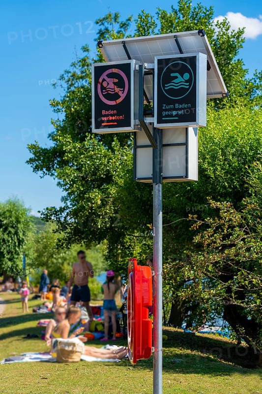 Bathing area in the Ruhr near Bochum-Dahlhausen, bathing traffic light, indicates whether bathing in the open Ruhr is permitted or prohibited due to insufficient water quality, here closed, Bochum North Rhine-Westphalia, Germany, Europe