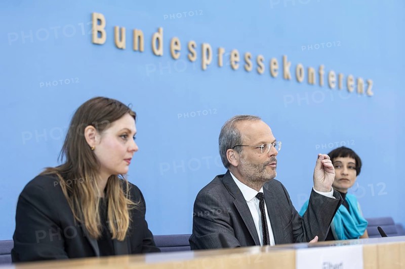Tahera Ameer, Director of the Amadeu Antonio Foundation, Dr Felix Klein, Federal Government Commissioner for Jewish Life in Germany and the Fight against Antisemitism and Ariel Elbert, Director of Keshet Germany, recorded during a press conference at the Federal Press Conference on the topic: Antisemitic alliances after 7 October, Civil Society Situation Report on Antisemitism in Berlin, 06.06.2024