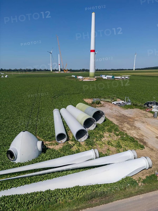 Repowering, dismantled Enercon E-58 wind turbine in a wind farm near Issum, 9 older wind turbines that have been in operation for over two decades are being replaced by a total of four Enercon E-160 turbines, under construction, with a total output of 22 megawatts, Lower Rhine, North Rhine-Westphalia, Germany, Europe