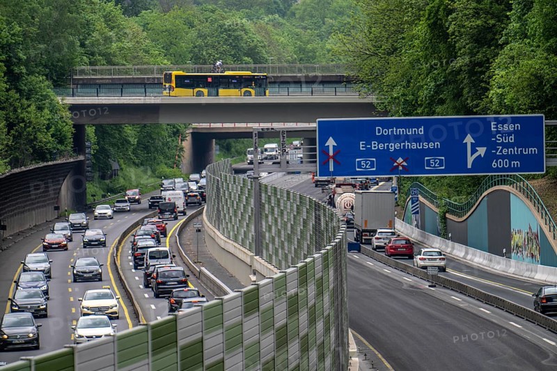 Motorway construction site on the A52 in Essen, complete refurbishment of the carriageways in both directions, over 8 years, narrowed lanes, new noise barrier and gantries, new road surface, new asphalt surface, North Rhine-Westphalia, Essen