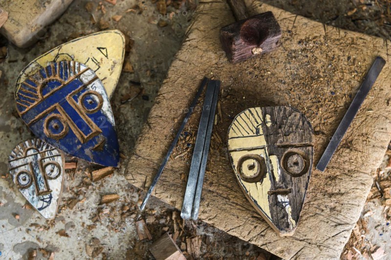 Wooden masks in a workshop, carving, carving, art, artist, sculpture, symbol, face, comic, culture, wooden mask, craft, souvenir, souvenir, craftsmanship, drawing, design, minimalist, minimalism, driftwood, wood, piece of wood, Bali, Indonesia, Asia