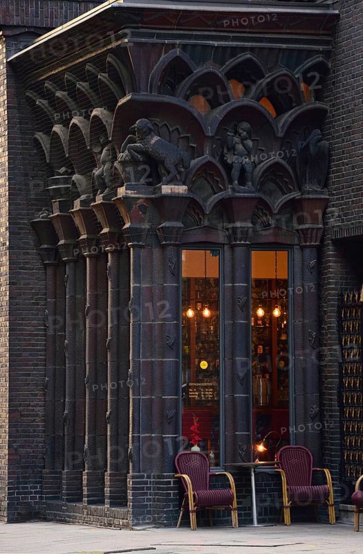 Europe, Germany, Hamburg, City, Kontorhausviertel, Chilehaus, clinker brick façade, built 1922 to 1924 by Fritz Höger, World Heritage Site, Restaurant The Brick, richly decorated façade, Europe
