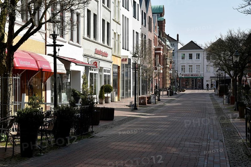 Europe, Germany, Lower Saxony, Stade district, Buxtehude, COVID-19 (coronavirus SARS-CoV-2), pandemic, deserted shopping street, Breite Straße, date of recording: Friday, 27 March 2020, Europe