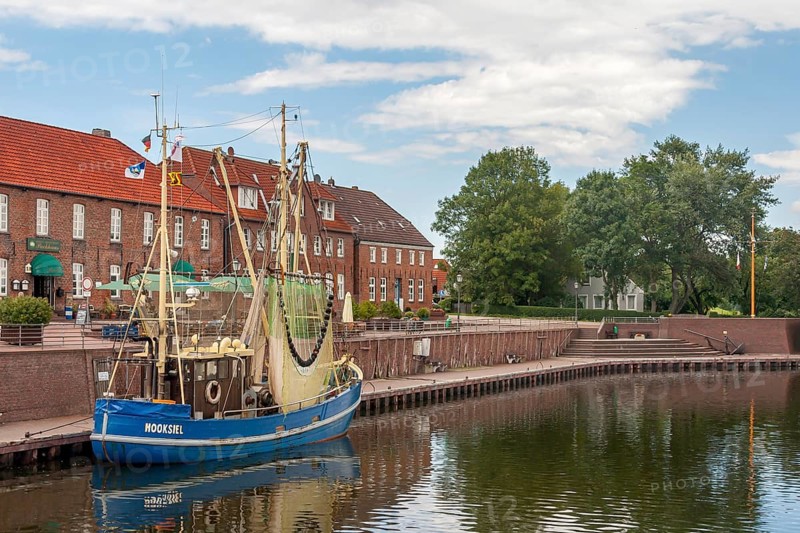 Old harbour of Hooksiel, on the left the warehouses from 1821, seaside resort Hooksiel, municipality Wangerland, Friesland, Lower Saxony, Germany, Europe