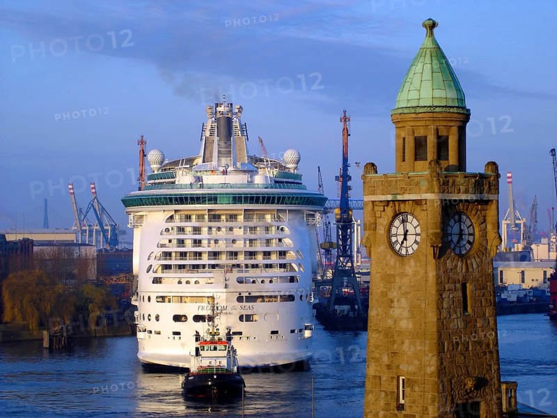 Germany, Hamburg, St. Pauli Landungsbrücken, Passenger ship Freedom of the Seas docking, Hamburg, Hamburg, Federal Republic of Germany, Europe