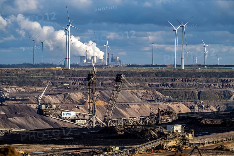 Opencast lignite mine Garzweiler 2, excavator 288, bucket wheel excavator, excavates lignite, considered the largest excavator in the world, behind the Neurath power plant, wind farm, near Jüchen, North Rhine-Westphalia, Germany, Europe