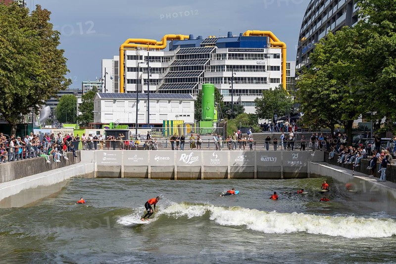 Surfing facility in the city centre of Rotterdam, Rif010, supposedly the world's first wave facility for surfers in a city, in the Steigersgracht, a 130 metre long and 21 metre wide wave pool was built in the existing canal, waves up to 1.5 metres high can be generated, every 7 seconds a wave breaks for the surfers, the 4.5 million litres in the pool, water is moved by 8 wave machines, Netherlands